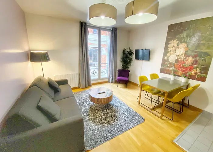Service - En Face Du Musee - 5 * Paris